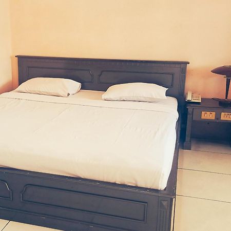 Hotel Wijaya Пурвокерто Экстерьер фото