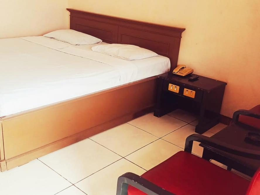 Hotel Wijaya Пурвокерто Экстерьер фото