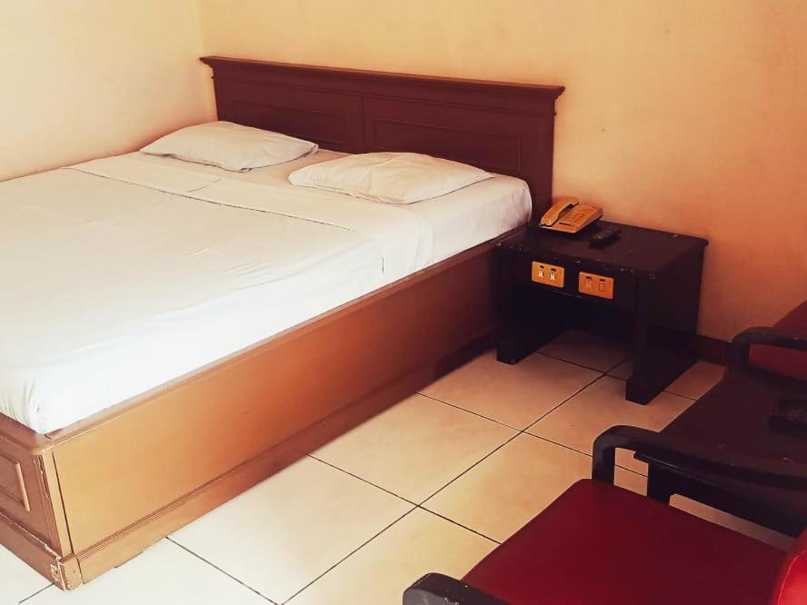 Hotel Wijaya Пурвокерто Экстерьер фото