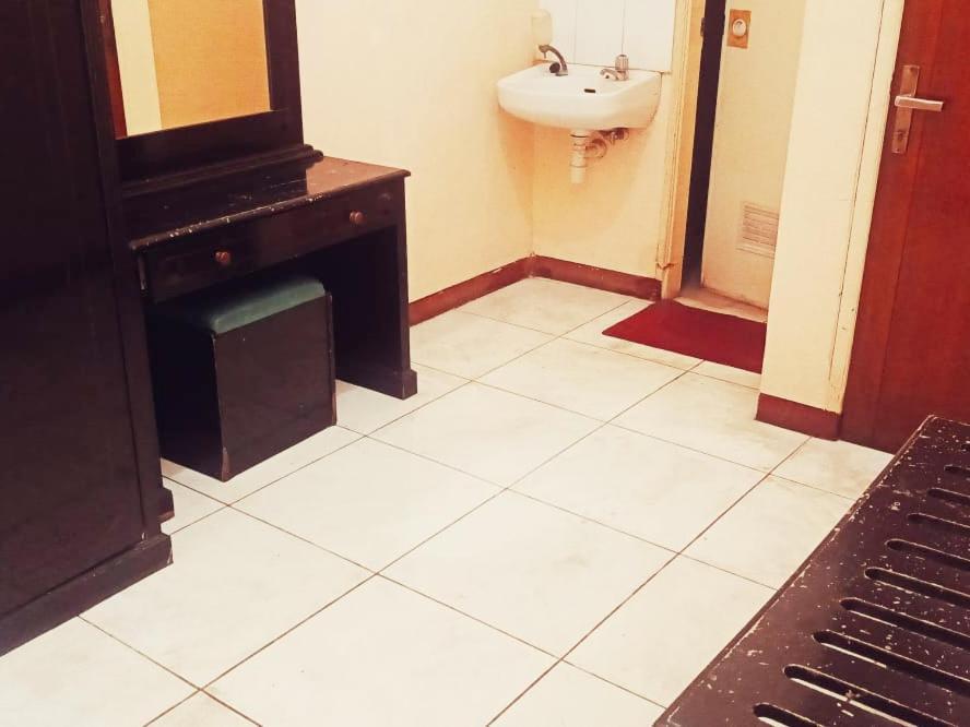 Hotel Wijaya Пурвокерто Экстерьер фото
