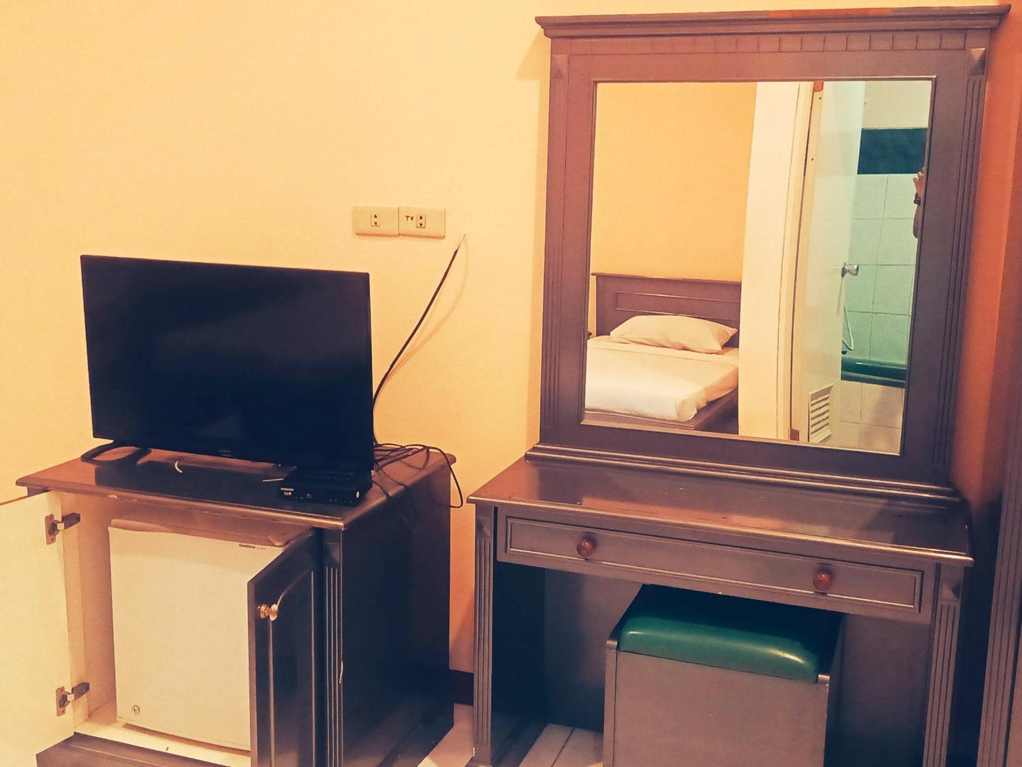 Hotel Wijaya Пурвокерто Экстерьер фото