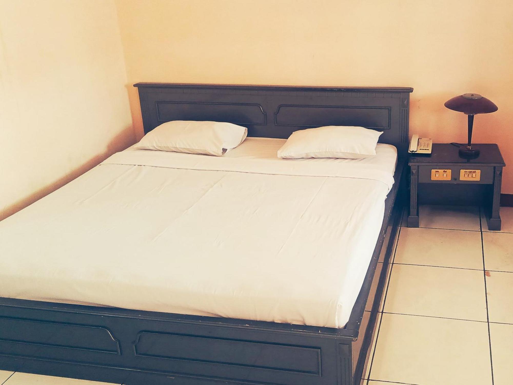 Hotel Wijaya Пурвокерто Экстерьер фото