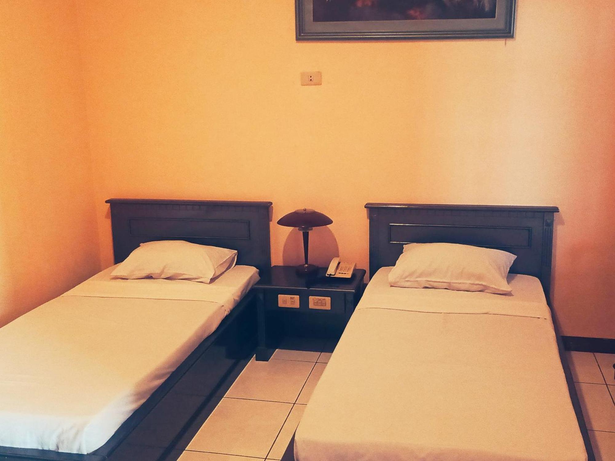 Hotel Wijaya Пурвокерто Экстерьер фото