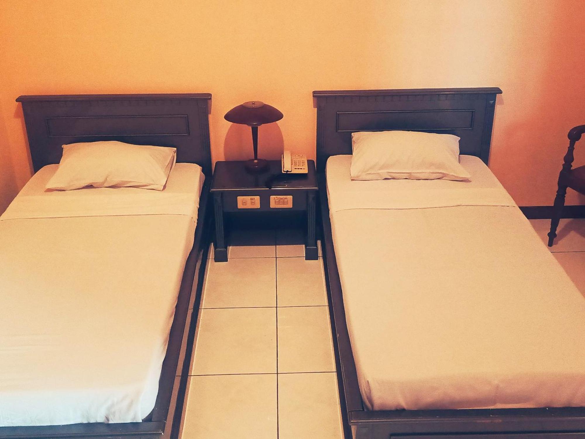 Hotel Wijaya Пурвокерто Экстерьер фото