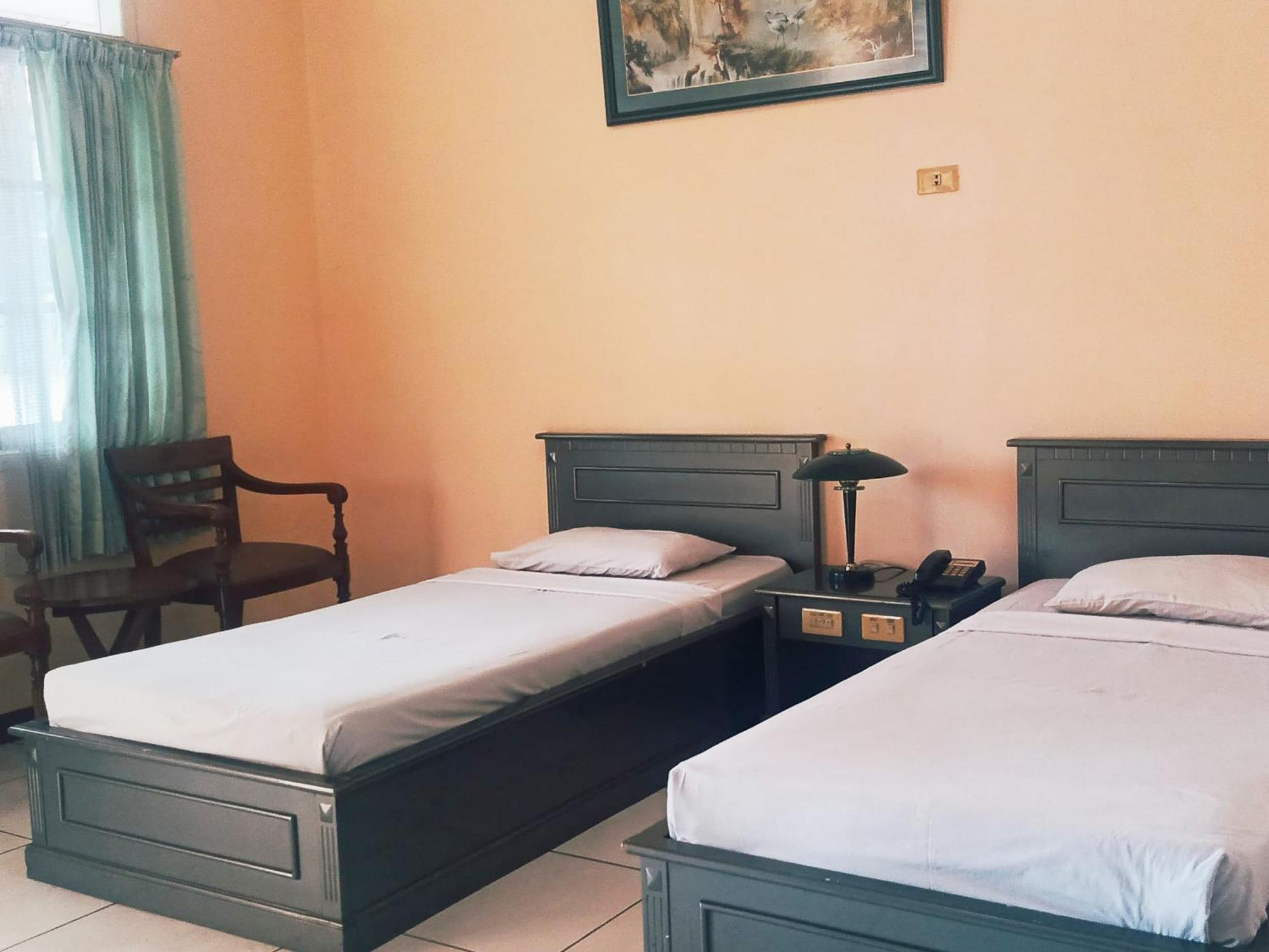 Hotel Wijaya Пурвокерто Экстерьер фото
