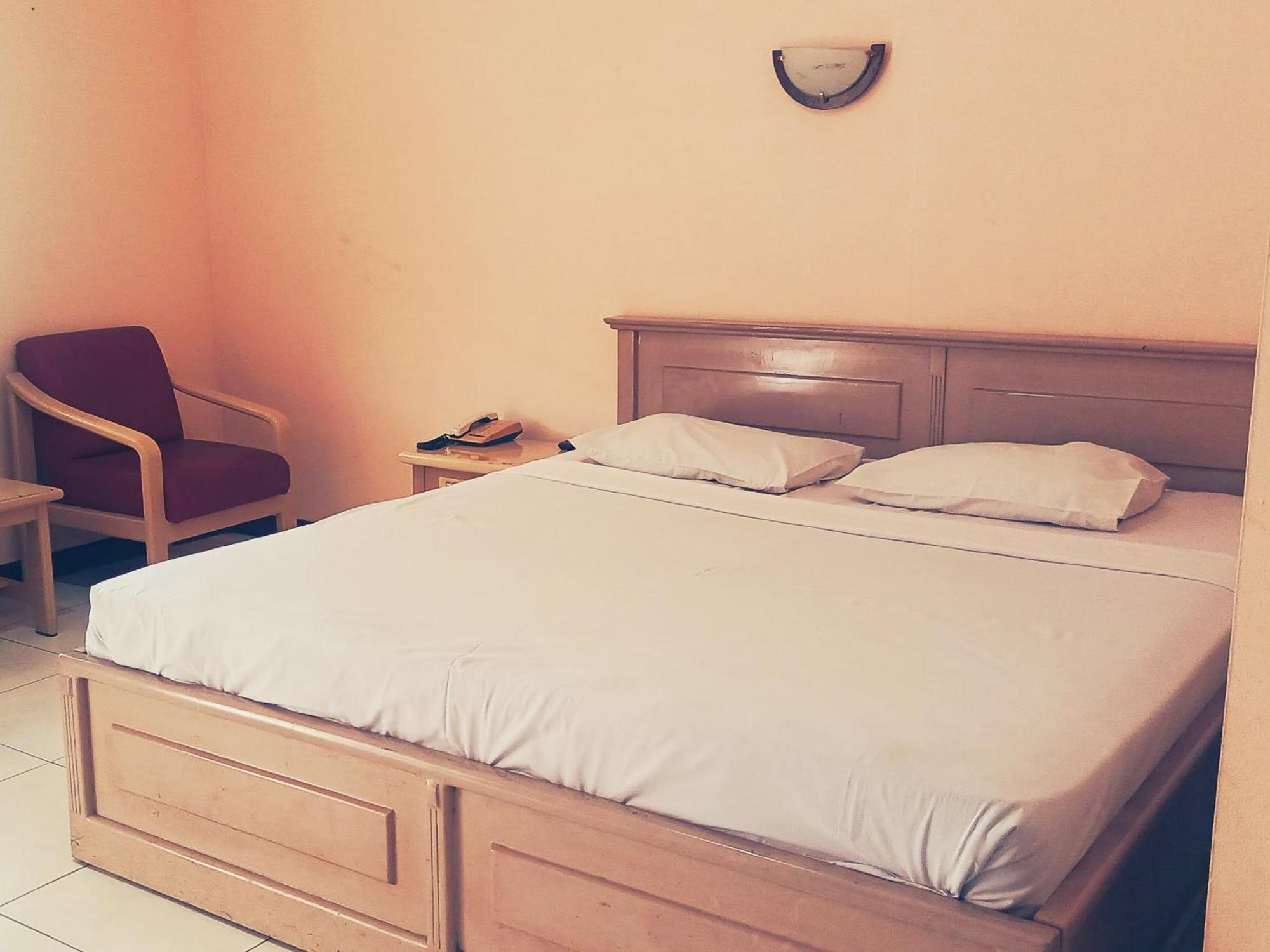 Hotel Wijaya Пурвокерто Экстерьер фото