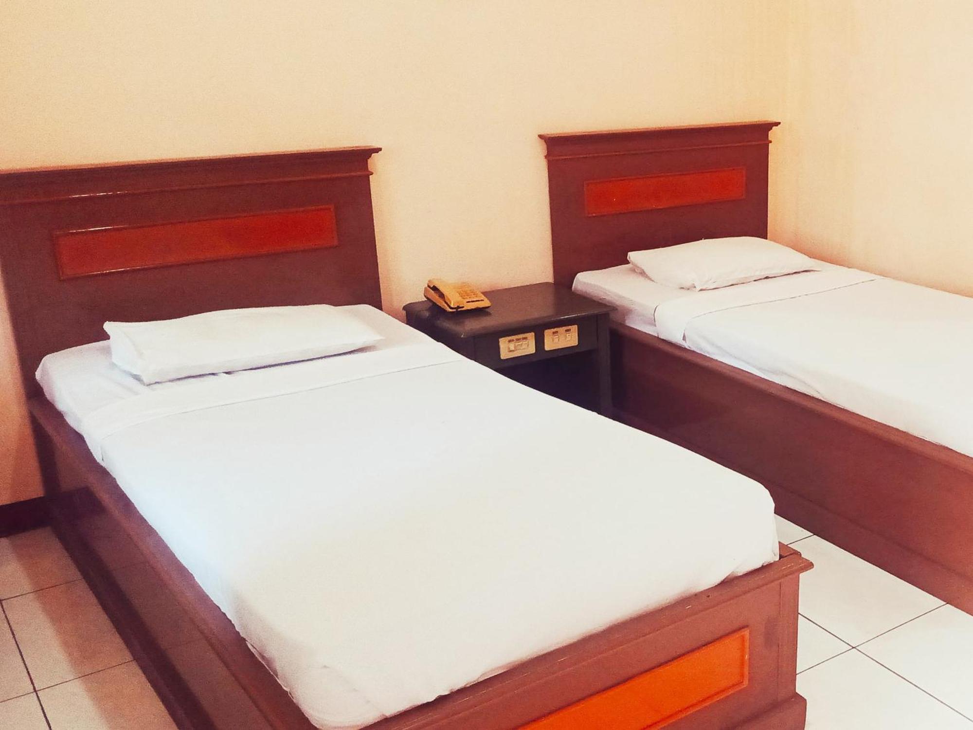 Hotel Wijaya Пурвокерто Экстерьер фото