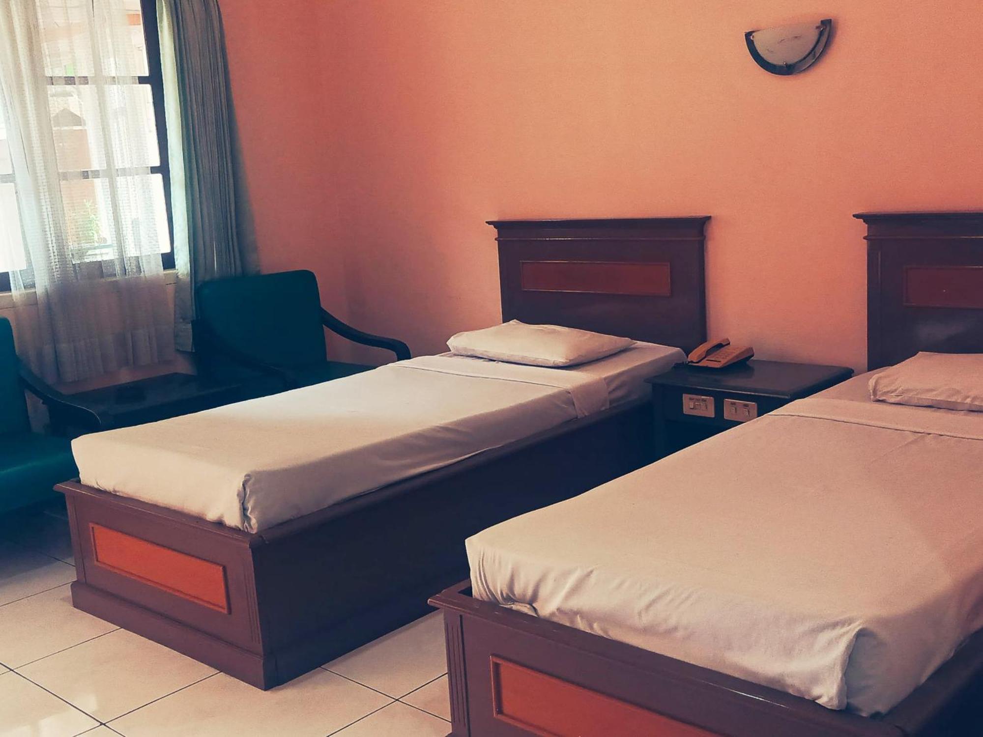 Hotel Wijaya Пурвокерто Экстерьер фото