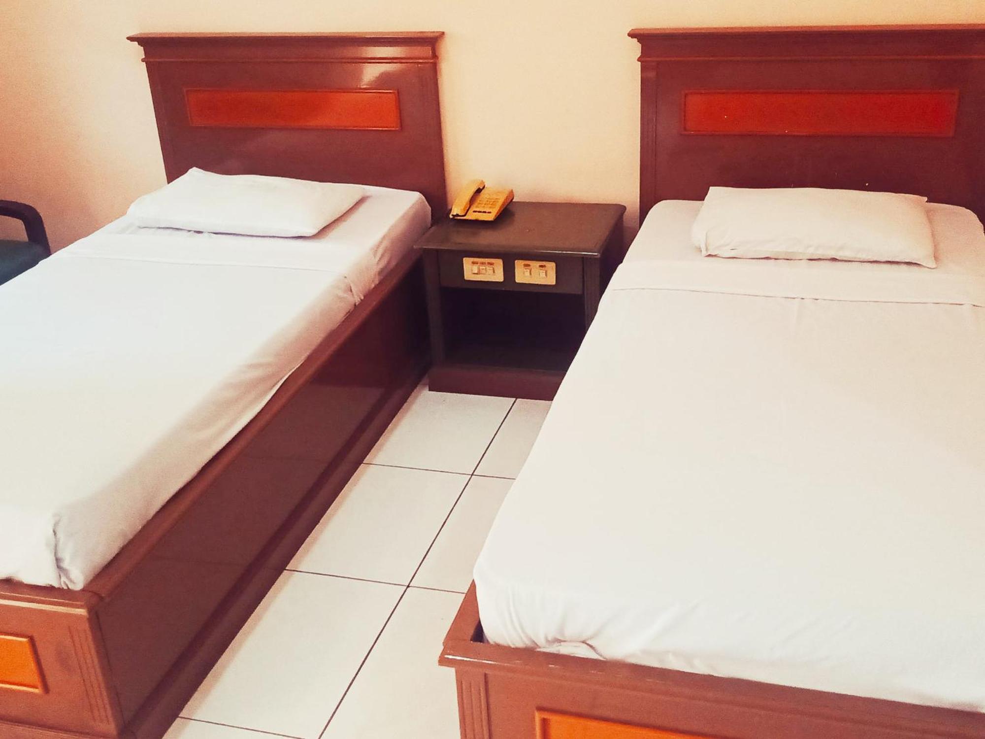 Hotel Wijaya Пурвокерто Экстерьер фото