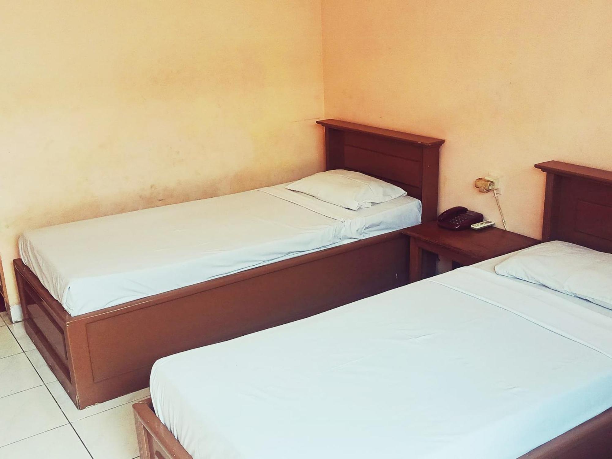 Hotel Wijaya Пурвокерто Экстерьер фото
