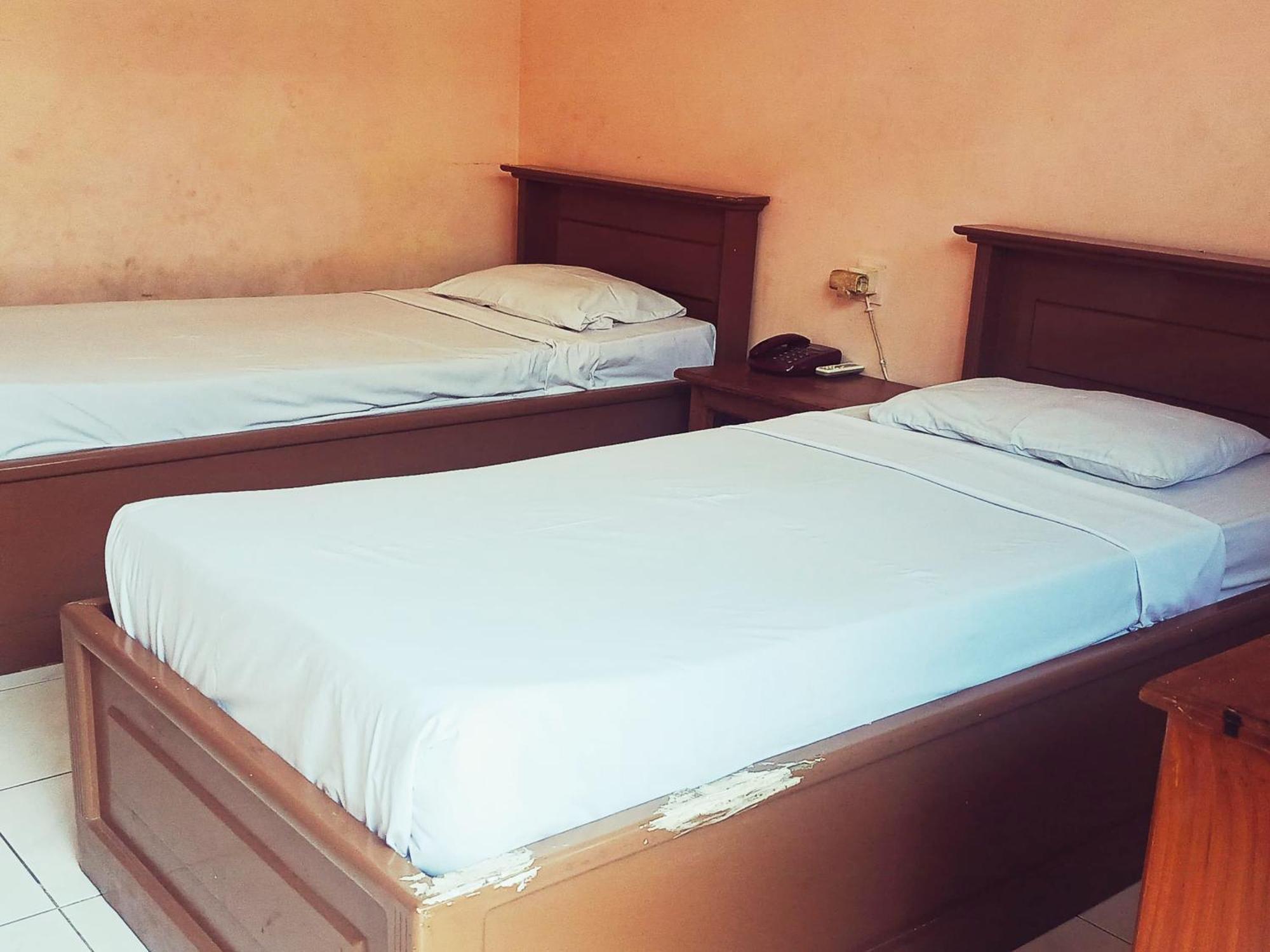 Hotel Wijaya Пурвокерто Экстерьер фото